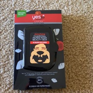 🌸🌸🌸Yes to paper masks NWT